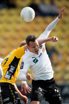 Kamp mellan Örebros Erik Moberg och Elfsborgs Per Frick
