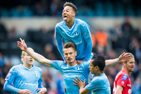 Malmö FFs Markus Rosenberg firas av Tobias Sana, Simon