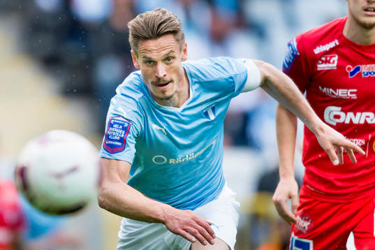 Malmö FFs Markus Rosenberg jagar boll