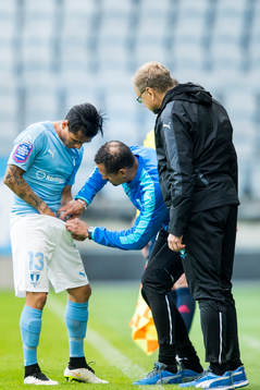 Malmö FFs Victor Yoshimar Yotun Flores sprejas av naprapat