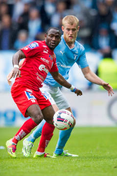 Åtvidabergs John Owoeri och Malmö FFs Filip Helander
