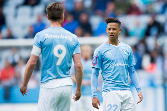 Malmö FFs Markus Rosenberg och Tobias Sana i diskussion