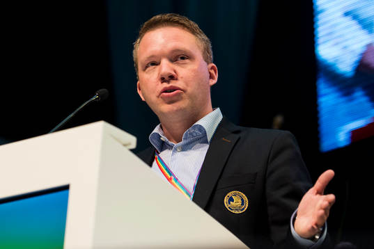 Anders Larsson, ledamot Svenska Ishockeyförbundet talar