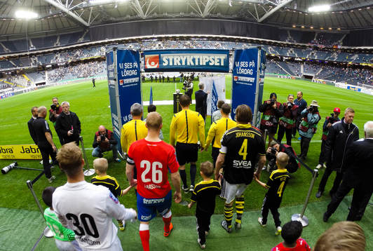 s Nils-Eric Johansson går först ut på plan
