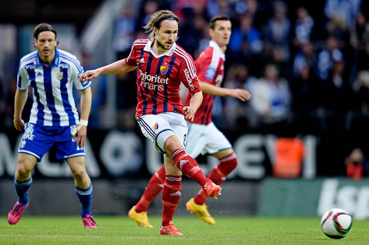 Djurgårdens Kevin Walker och IFK Göteborgs Gustav Svensson