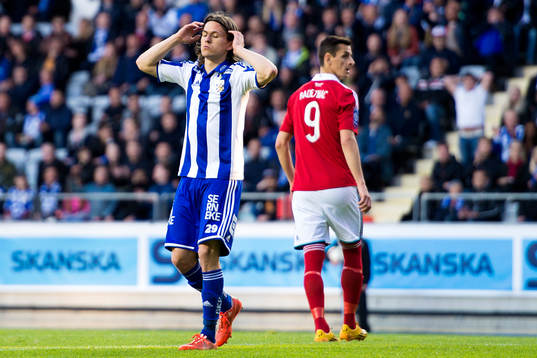 IFK Göteborgs Lasse Vibe deppar och Djurgårdens Haris