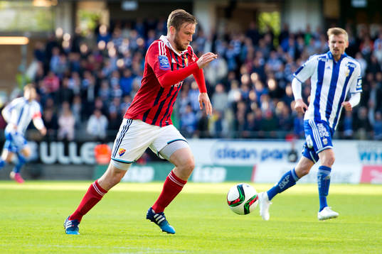 Djurgårdens Alexander Faltsetas framför IFK Göteborgs