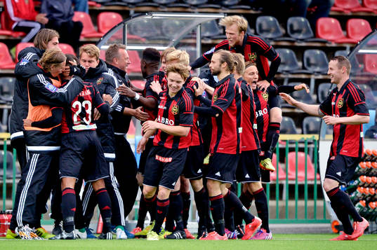 Brommapojkarnas spelare jublar