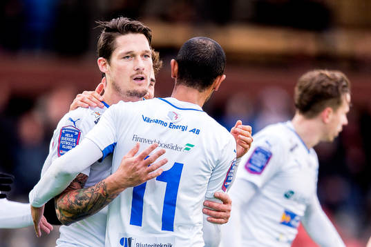 Värnamos Pär Cederquist och Issam Jeball jublar