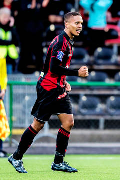 Brommapojkarnas Seth Hellberg jublar