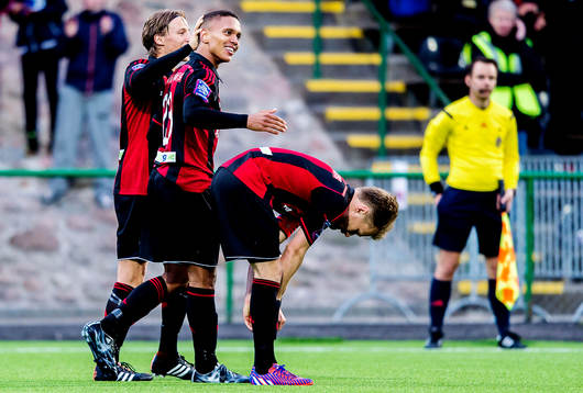 Brommapojkarnas Seth Hellberg jublar