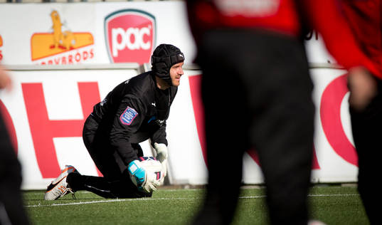 Helsingborgs målvakt Matt Pyzdrowski gör sin första