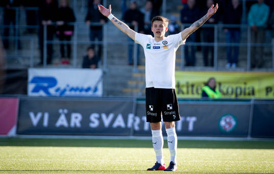 Örebros Eidur Aron Sigurbjörnsson deppar