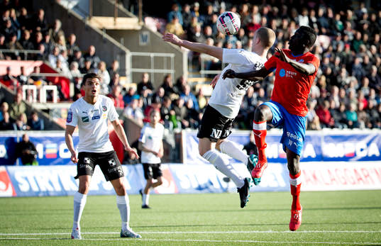 Örebros Daniel Gustavsson och Helsingborgs Emmanuel Boateng