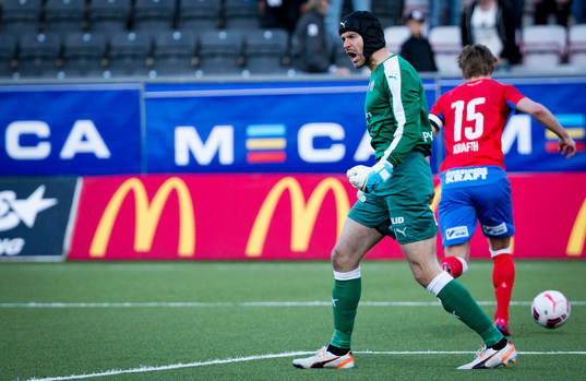 Helsingborgs målvakt Matt Pyzdrowski jublar