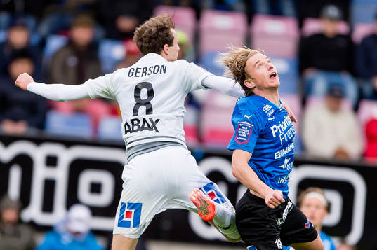 Halmstads Snorre Krogsgård i nickduell med Sundsvalls Lars