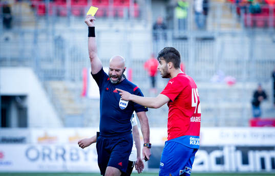 Helsingborgs Astrit Ajdarevic får gult kort