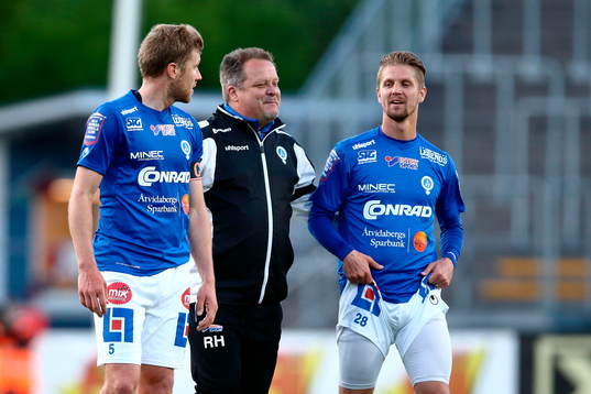 Åtvidabergs Daniel Hallingström, tränare Roar Hansen och