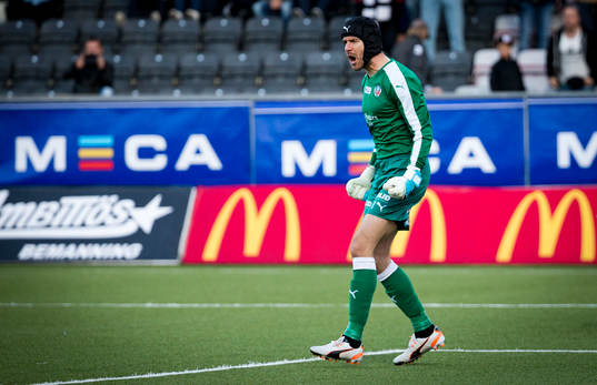 Helsingborgs målvakt Matt Pyzdrowski jublar