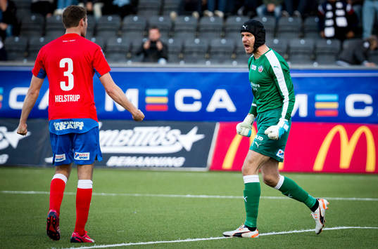 Helsingborgs målvakt Matt Pyzdrowski jublar