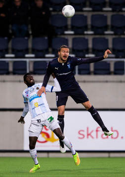 Gefles Dioh Williams i en nickduell med Malmö FFs Erik
