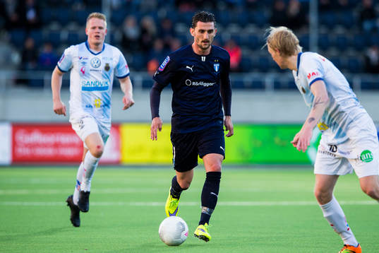 Malmö FFs Agon Mehmeti med bollen