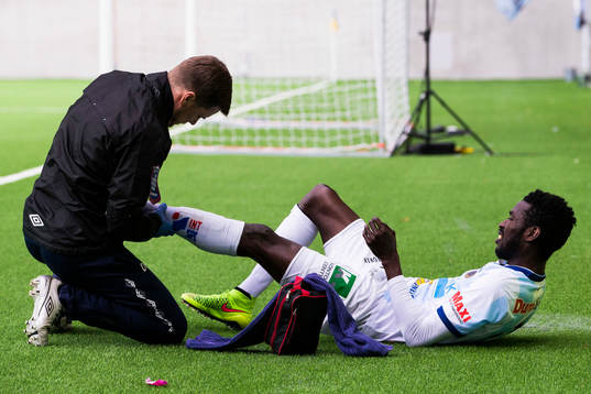 Gefles Dioh Williams tvingas bryta  fotbollsmatchen i