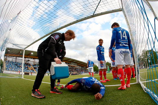 Åtvidabergs John Owoeri skadad