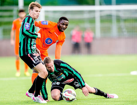 Athletics Chidi Omeje och Varbergs Thommie Persson i en