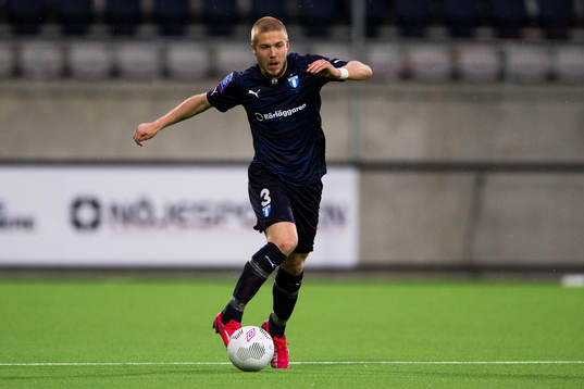 Malmö FFs Anton Tinnerholm med bollen