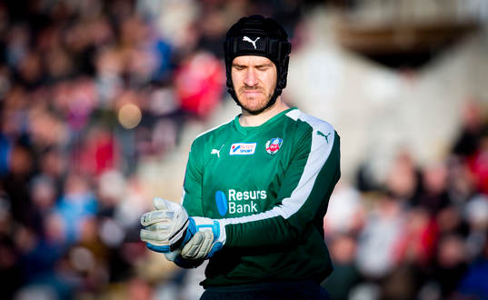 Helsingborgs målvakt Matt Pyzdrowski deppar