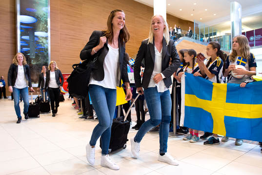 Sveriges Lotta Schelin och Caroline Seger