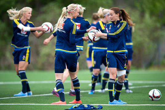 Sveriges Amanda Ilestedt och Kosovare Asllani