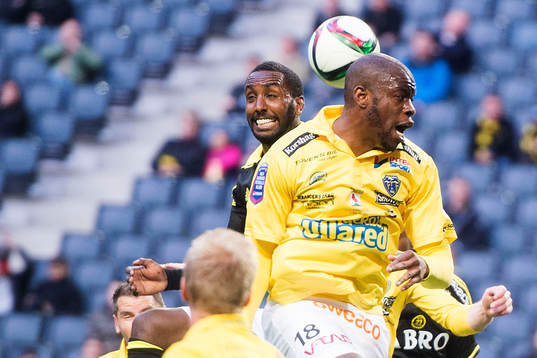 s Henok Goitom och Falkenbergs Hakeem Araba