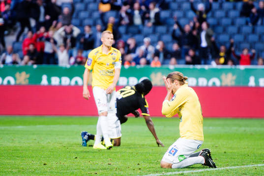 Falkenbergs Tobias Carlsson deppar
