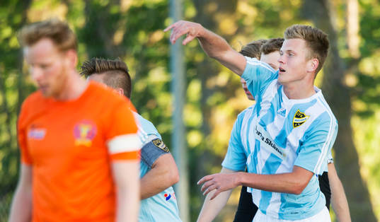 IFK Hässleholms Niklas Jönsson har kvitterat till 1-1 i