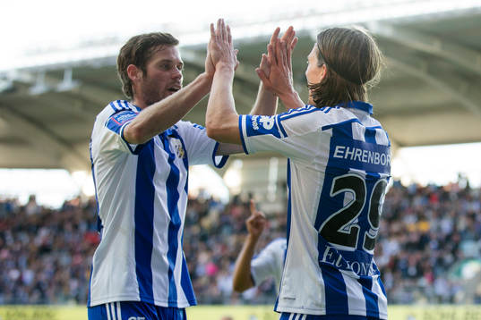 IFK Göteborgs Emil Salomonsson jublar ihop med 1-0