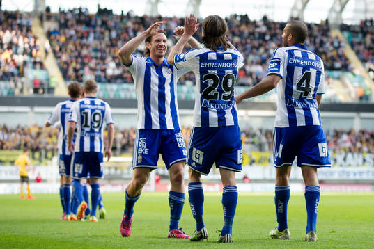 IFK Göteborgs Gustav Svensson jublar ihop med 1-0