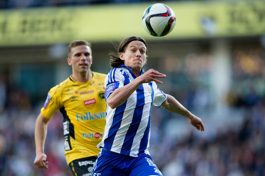 IFK Göteborgs Lasse Vibe före Elfsborgs Anders Svensson