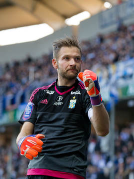 IFK Göteborgs målvakt John Alvbåge jublar
