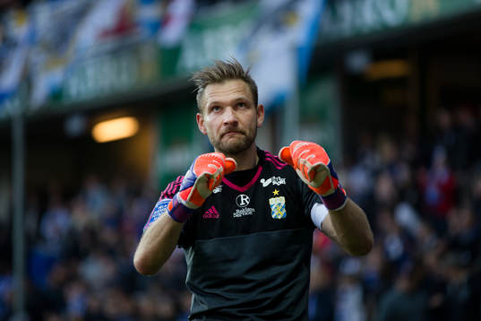 IFK Göteborgs målvakt John Alvbåge jublar