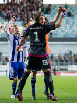 IFK Göteborgs målvakt John Alvbåge och Lasse Vibe
