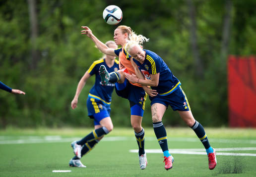 Sveriges Jessica Samuelsson och Caroline Seger