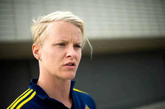 Sveriges Nilla Fischer blir intervjuad