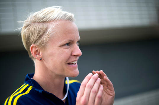 Sveriges Nilla Fischer blir intervjuad