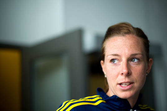 Sveriges Lotta Schelin blir intervjuad