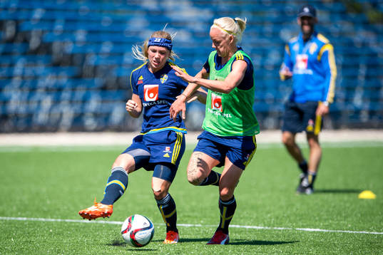 Sveriges Elin Rubensson och Caroline Seger
