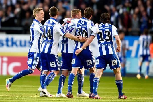 IFK Göteborgs Lasse Vibe (ej i bild) jublar