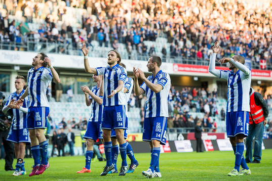 IFK Göteborgs spelare tackar publiken