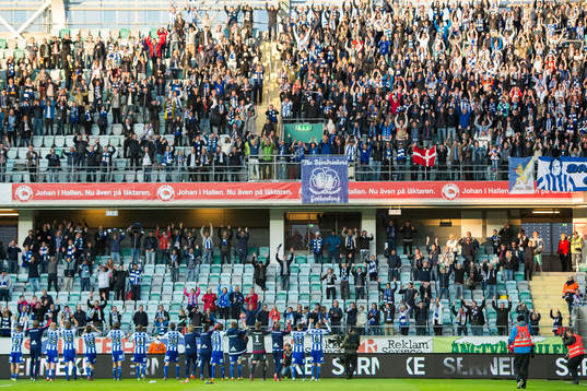 IFK Göteborgs spelare tackar publiken